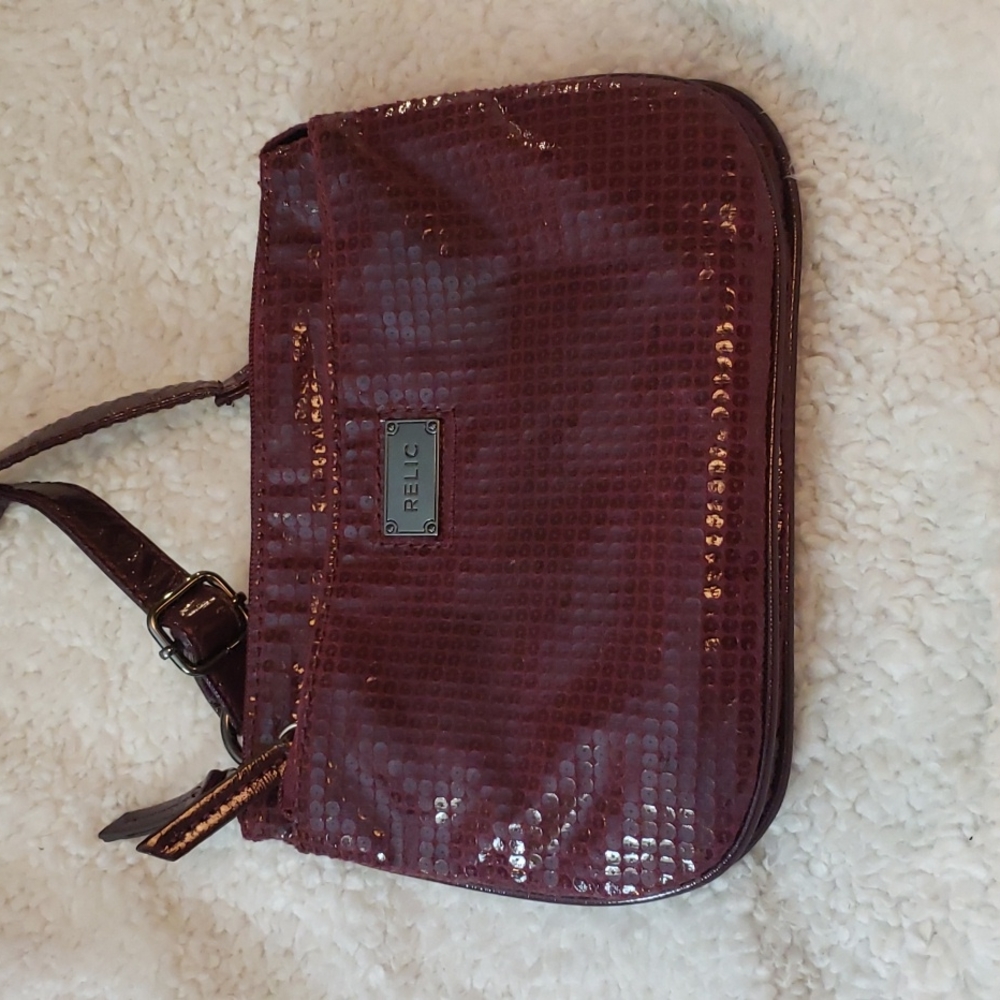 RELIC BURGANDY CROSS BODY PURSE. NWOT